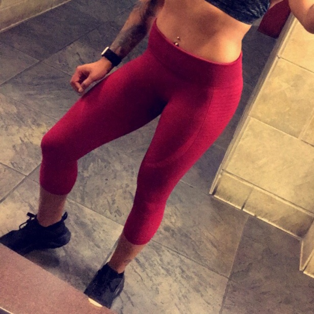 Beet colored energy seamless leggings! (cropped)